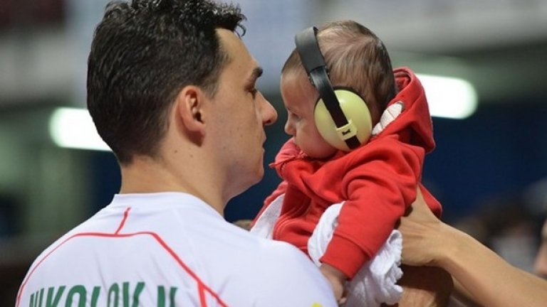 Третият му син - Филип, бе сред най-малките зрители на Евро 2005 в "Арена Армеец".