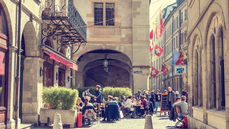 Жителите на Женева с референдум увеличиха минималната надница, а бизнесът не е доволен