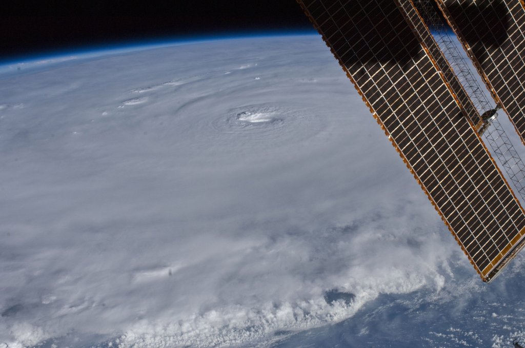 Hurricane Earl Heads Toward U.S. Coast