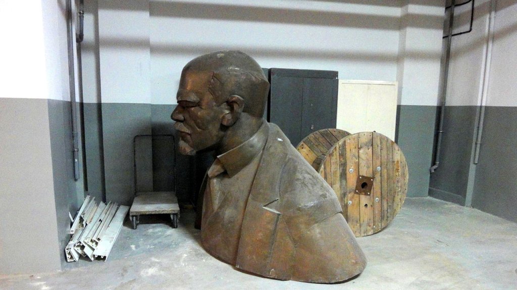 A-Lenin
