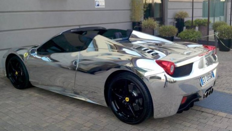 Това е Ферарито на 24-годишния ром.