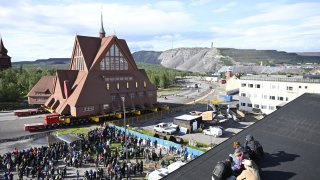 Спектакъл по шведски: Как се мести 600-тонна църква с фанфари и под погледа на цял свят