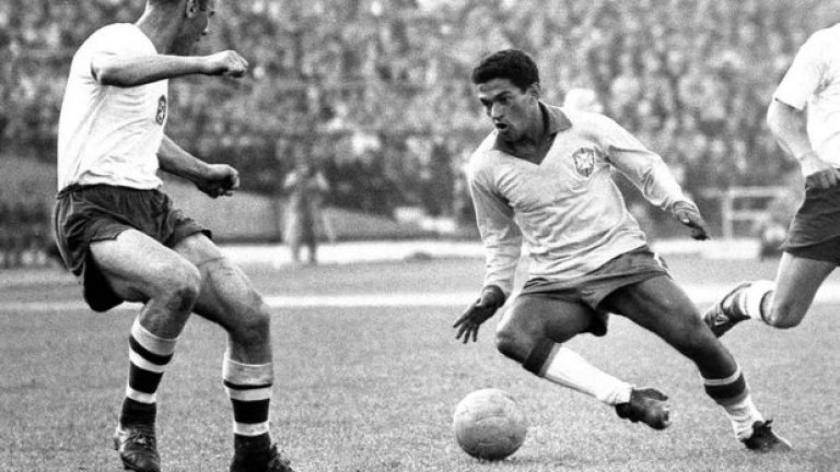 Чили 1962 г. Пеле е контузен в първия мач и на сцената излиза вероятно най-обичаният играч в историята на бразилския футбол. Мане Гаринча, с един крак по-дълъг от другия, разкривена походка и отказ да се подчини на всяка тактическа дисциплина, сам елиминира отборите по пътя до финала, където Бразилия бие Чехословакия с 3:1 и вдига втора поредна купа.
