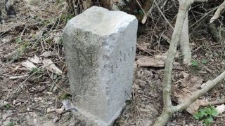 french-belgian-border-stone-close-up