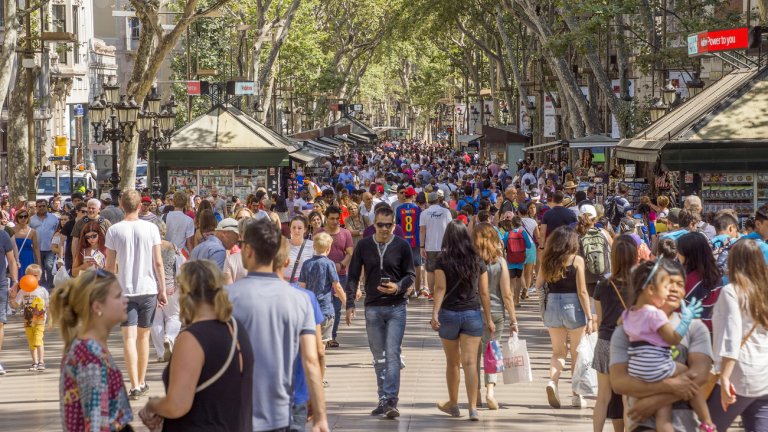 Барселона посреща милиони туристи.