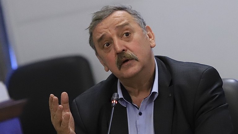 Според здравния ексерт вирусът навлиза у нас през европейските летища, най-вече от Португалия и Гърция