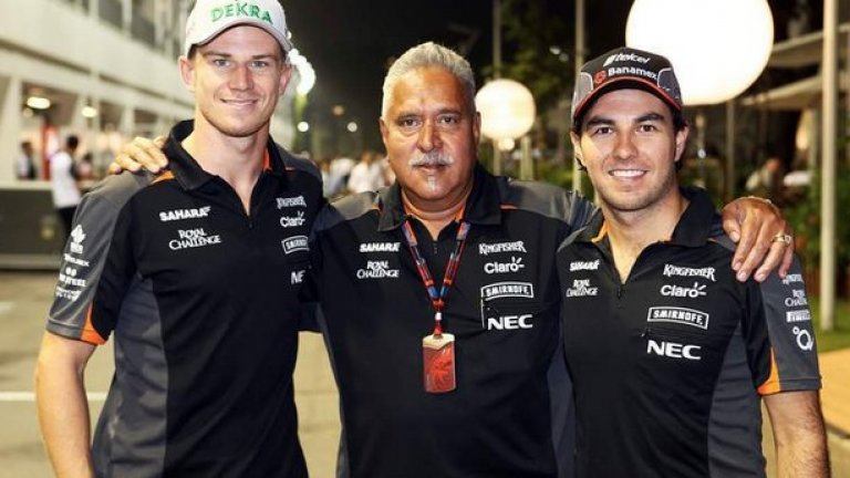 Шефът на Force India с двамата пилоти Нико Хюлкенберг и Серхио Перес