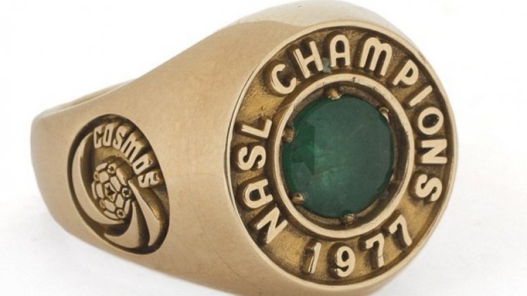 Шампионският пръстен на Пеле за спечелването на титлата в Северноамериканската футболна лига през 1977, когато бразилецът рита за Ню Йорк Космос