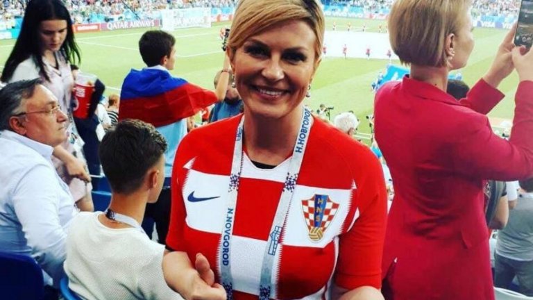 "Исках да покажа, че съм привърженик на футбола като всички останали. Облякох националния екип и отидох сред хората", обясни Грабар-Китарович.