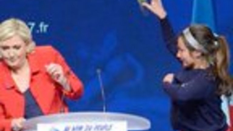 Обиди, замерване с предмети и дори коктейл Молотов. Това се случва по време на кандидат-президентската кампания на Марин Льо Пен във Франция.