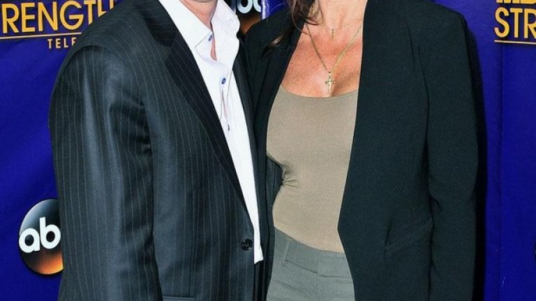 Тяхната история е наистина романтична. Първата целувка е на Американската купа по гимнастика през 1976 г., когато и двамата спечелиха сребро - Надя Команечи за Румъния, а Барт Конър - за Щатите. Едва 20 години по-късно се ожениха, през 1996 г. Днес са родители на момче.