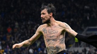 Спасителят на Интер срещу Барса пребори рака и алкохолизма, за да вкара гола на живота си на 37 г.