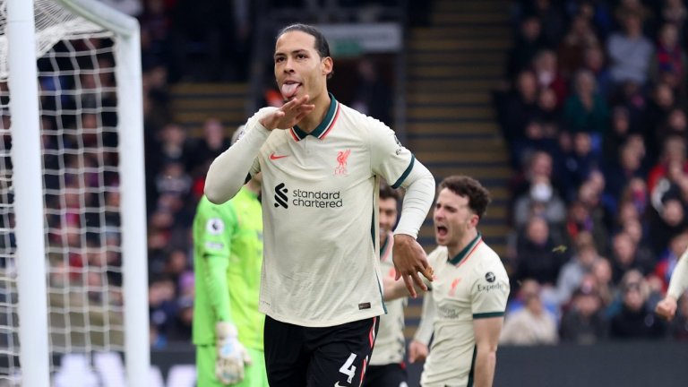 Ливърпул намали изоставането си до Сити след спорна дузпа в края