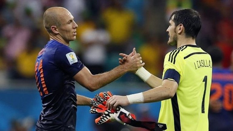 1.	Никой вече не се здрависва
Освен ако не си Неймар и не искаш да благодариш на рефера за странното му отсъждане в твоя полза, здрависването между играчи е вече демоде.