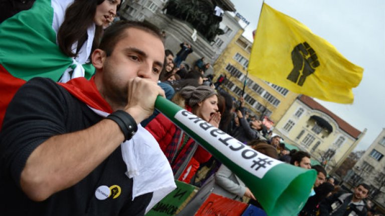 Студентите заявиха, че ще останат по местата си до оставката на правителството