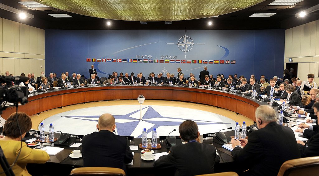 1280px-NATO_Ministers_of_Defense_and_of_Foreign_Affairs_meet_at_NATO_headquarters_in_Brussels_2010