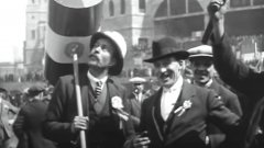 Фенове на "чуковете" позират пред камерите преди финала за ФА Къп между Уест Хем и Болтън през 1923 г.