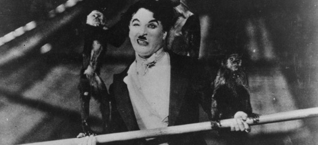"Циркът" (Cicus, реж. Чарли Чаплин, 1928)
Всяка година на своя рожден ден – 14 юли, Бергман прожектирал шедьовърa на Чарли Чаплин "Циркът“ пред семейството и приятелите си. Както пише в кино-сайта МОМА.org, Бергман е бил много сложен човек и не винаги е изпитвал "екзистенциалната тъга“, белязала филмите му. Понякога той се смеел искрено на въжеиграча на Чарли, на който му падат панталоните, докато е нападнат от маймуни върху въжето.