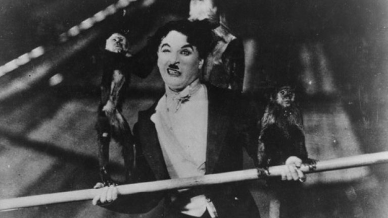 "Циркът" (Cicus, реж. Чарли Чаплин, 1928)
Всяка година на своя рожден ден – 14 юли, Бергман прожектирал шедьовърa на Чарли Чаплин "Циркът“ пред семейството и приятелите си. Както пише в кино-сайта МОМА.org, Бергман е бил много сложен човек и не винаги е изпитвал "екзистенциалната тъга“, белязала филмите му. Понякога той се смеел искрено на въжеиграча на Чарли, на който му падат панталоните, докато е нападнат от маймуни върху въжето.