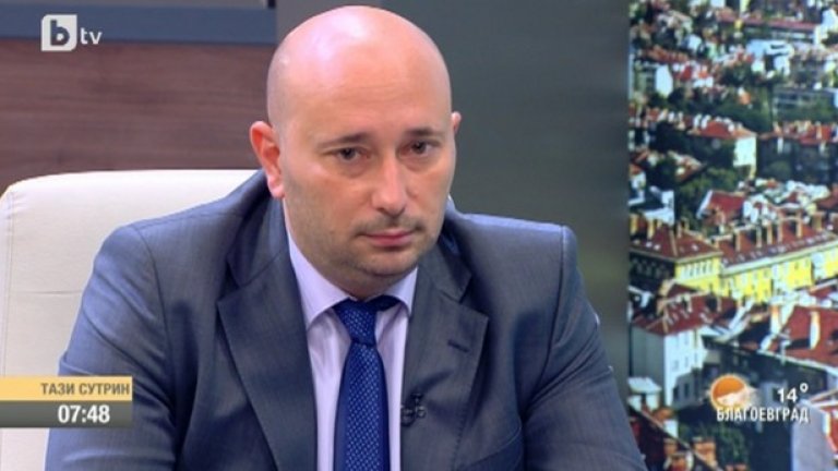 Акция "ДАИ, ДАИ, май дарлинг" не се различава по нищо от спектакъла с Филип Златанов и неговите прословути тефтерчета. Само прокуратурата сякаш си научи урока, че веднъж покажеш ли по телевизията ДП, много трудно ще го "продадеш" за 10.