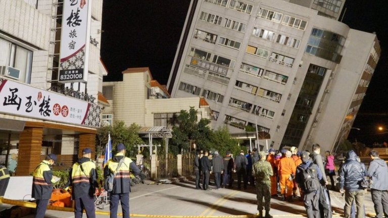 Поне 200 са пострадалите от силния трус