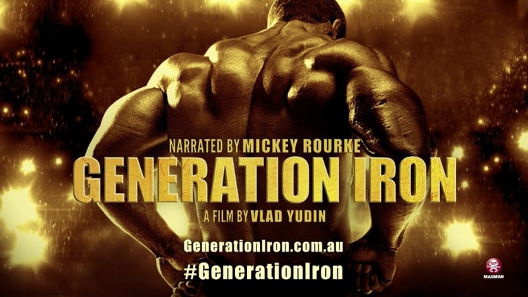 Generation Iron
Generation Iron трябваше да е съвременният отговор на иконичната класика Pumping Iron, ала такъв документален шедьовър е трудно да се достигне. Все пак филмът от 2013-а успя да генерира топла фенска реакция и прилични рецензии. Творбата е направена, динамично и лъскаво, има добро осветление и „тарикатски“ каданси, модерен монтаж и отговаря на естетическите търсения на днешното бодибилдинг поколение.
В основата на сюжета е конкуренцията между двама от мускулните титани на нашето съвремие – Фил Хийт и Кай Грийн. Тяхното съревнование е разглеждано като огледално на това между Арнолд Шварценегер и Лу Фериньо от Pumping Iron. Новият филм е достатъчно надъхващ и преливащ от тестостерон, за да ви зареди с желание да нахлуете в залата за една доволно тежка и изпотяваща тренировка. Независимо дали сте мъж или жена.
