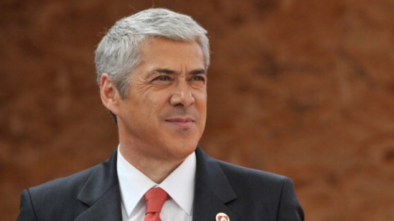 Сократеш е арестуван при пристигането си на летището в Лисабон.