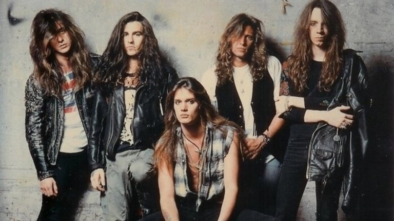 Skid Row - Youth Gone Wild
Краят на 80-те и началото на 90-те - времето на лошите момчета с дългите бухнали коси, които тренират синхронно шмъркане. Именно в тази среда обаче се раждат и някои от най-дивите парчета за времето си. Този неуморен дух и дива агресия се улавя и в Youth Gone Wild на Skid Row. Тук китарите са резки, насечени и с много дисторшън.