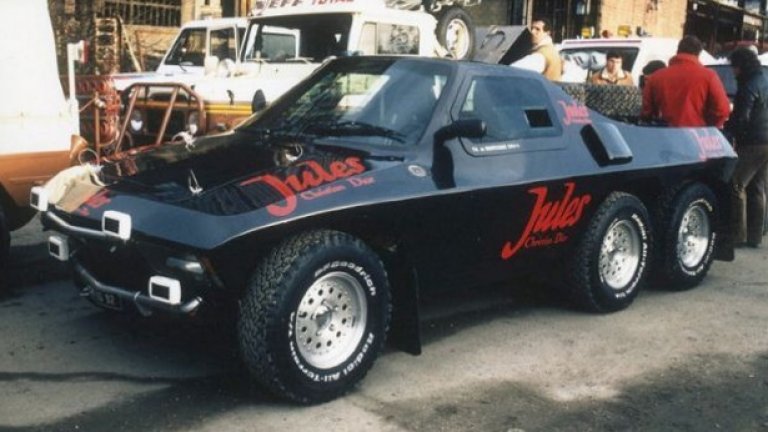 Jules Proto 6x4
Спонсор е Christian Dior, точно като при прототипа на Rolls-Royce, а странното возило с 6 колела се задвижва от V8 на Chevrolet с 350 конски сили, моторът задвижва 4 от колелата чрез предавателна кутия от Porsche. Прототипът стартира през 1984, но така и не стига до финала.