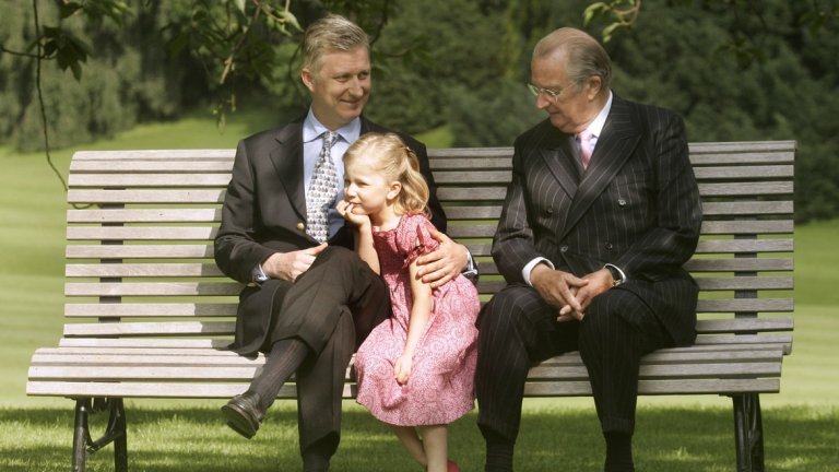 Заедно с баща си крал Филип, и с дядо си - Албер Втори.