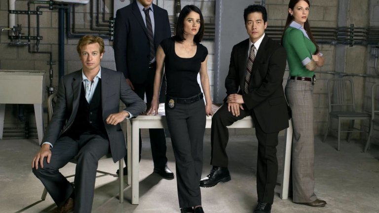 The Mentalist / "Менталистът: Крадецът на мисли" 
Подобна е ситуацията и с "Менталистът" - добра химия между каста, интересни и мистериозни случаи, но в случая има и бонус - преследване на изключително опасен, методичен и едва ли не всесилен сериен убиец, който е отговорен за убийството на съпругата на главния герой - Патрик Джейн. Самият той е изключително надарен наблюдател, който може да забележи всички дребни детайли около себе си и хората наоколо и да си извади верните изводи за тях. А това му качество му помага много добре да разкрива убийства и други престъпления заедно с полицията, докато преследва своя архивраг - убиеца, известен като Червения Джон.