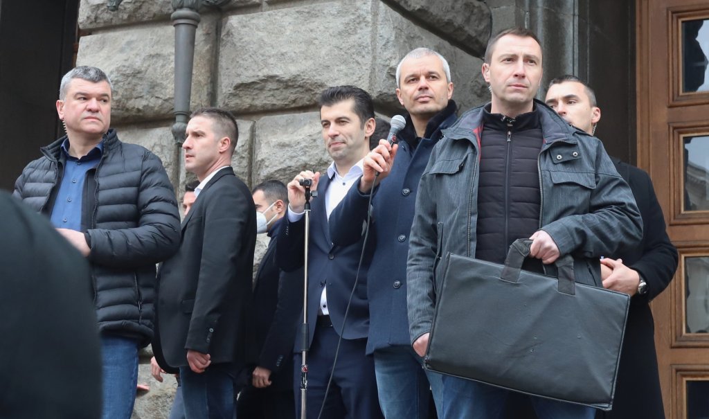 Партията на Костадин Костадинов иска незабавно отпадане на извънредната епидемична обстановка