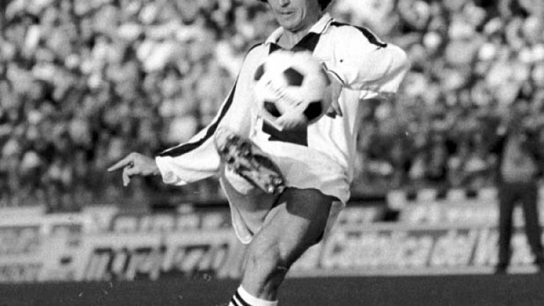 Номер 10 в Удинезе е свещен и преди големия Тото ди Натале. Носеше го Зико, бразилският идол, който игра в тима за 2 сезона през 80-те години.