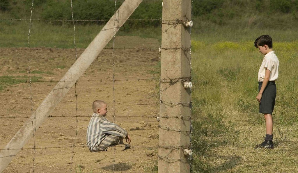 \"Момчето с раираната пижама\" (The Boy in the Striped Pajamas, 2008)
Офицер от СС се мести със семейството си в резиденция в близост до концлагера, който е назначен да управлява. Там, през телената ограда, неговият син се сприятелява с момче от лаге