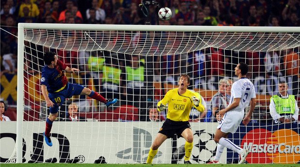 Герой на финал: Меси вкарва невероятен гол с глава, а Барса печели с 2:0 на финала през 2009-а срещу Манчестър Юнайтед.
