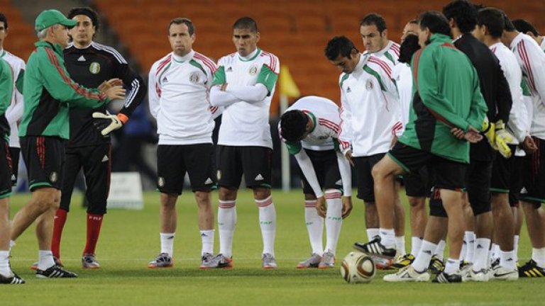 Националният отбор на Мексико намаля с осем човека само за една нощ