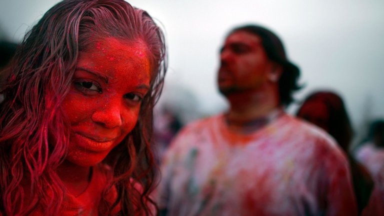 Да се къпеш в цветовете на любовта и веселието