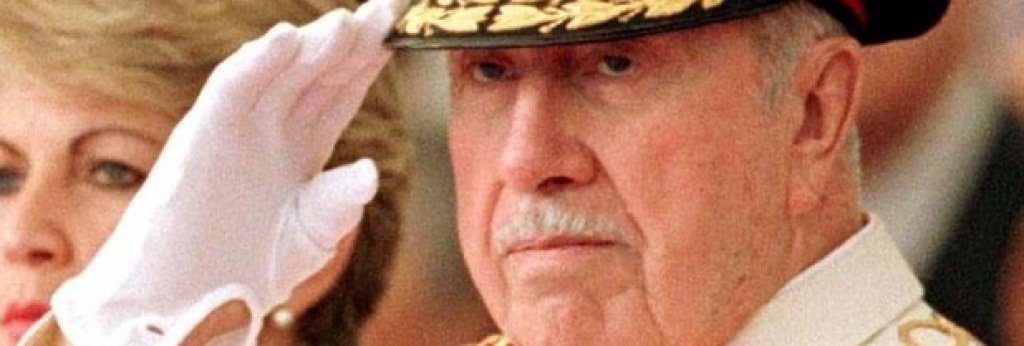 Генерал Аугусто Пиночет превръща националния стадион в Чили в затвор