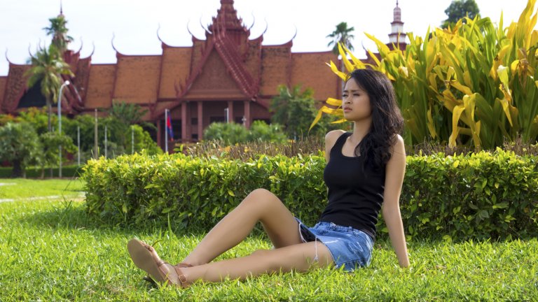 Новият текст се готви да забрани на жените да обличат дрехи, по-къси от "средата на бедрата"