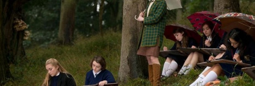 The Falling
Британски трилър без директни хорър елементи, но с дългосрочно въздействие. Действието се развива в девическо училище в края на 60-те, където плъзва мистериозна епидемия и момичетата започват масово да припадат. 
Истинските теми на филма са женската сексуалност, табутата, репресията и масовата истерия, а заложените послания са достатъчно много, за да оправдаят няколко гледания.