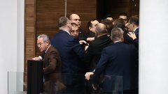 Опитът на партията на Костадин Костадинов да блокира днешното заседание се провали