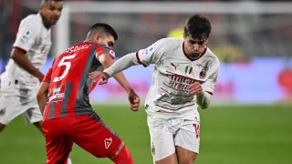 Милан се отдалечи от върха, преднината на Наполи става значителна