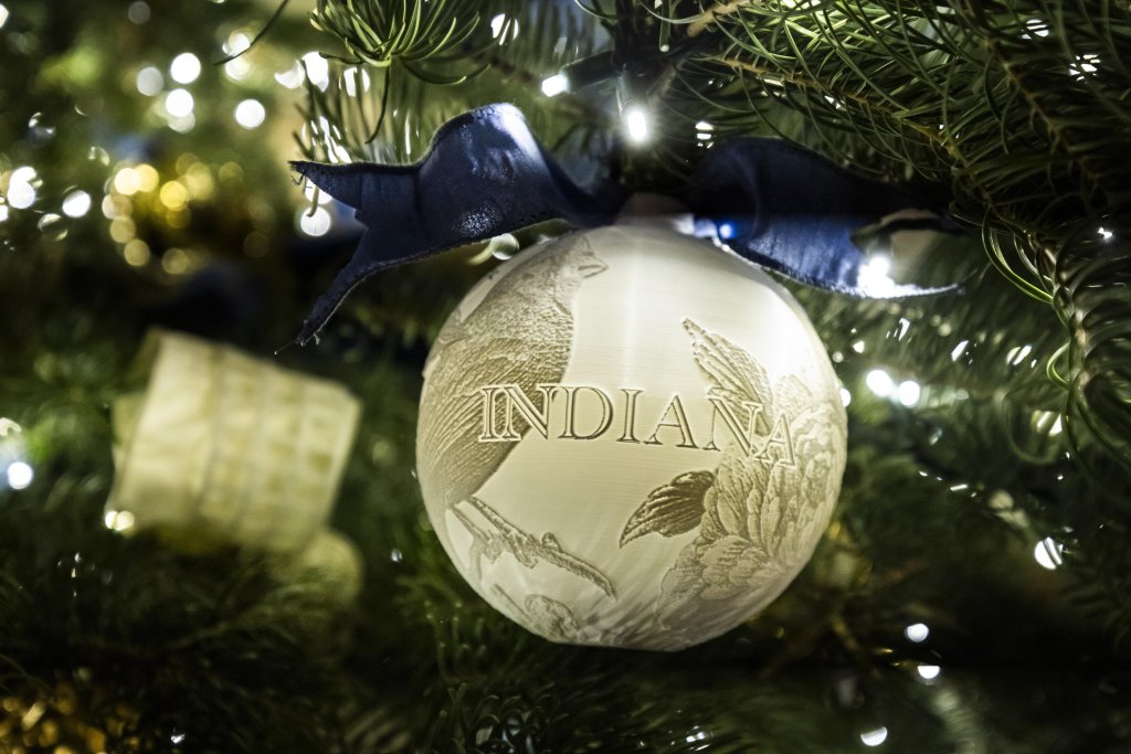 Kоледният кич на Мелания Тръмп - 50-килограмов сладкиш и портрети на Тръмп от Lego