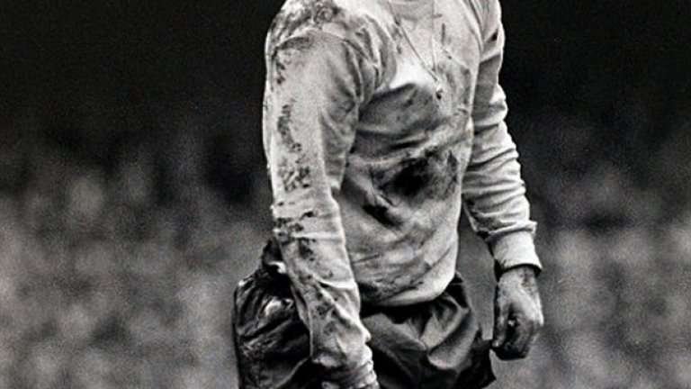 
Калният Били Бремнер на "Бейзбол Граунд" през април 

1971-а, когато Лийдс загуби с 0:2 на гости на Дарби. 

Йоркшърци останаха на втора позиция в първенството само 

на точка след Арсенал