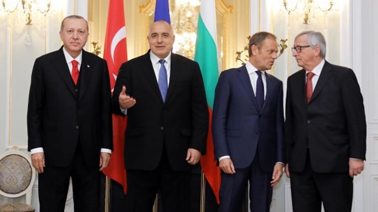 Реджеп Тайип Ердоган и лидерите на ЕС Доналд Туск и Жан-Клод Юнкер по време на срещата във Варна на 26 март, чийто домакин беше Бойко Борисов