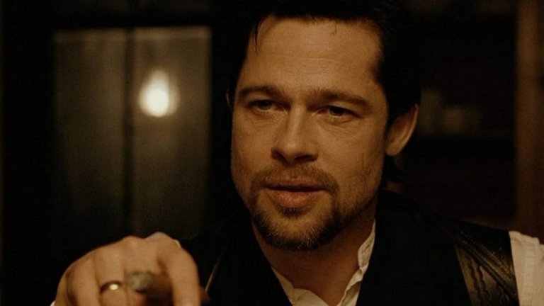 "Убийството на Джеси Джеймс от мерзавеца Робърт Форд" (The Assassination of Jesse James by the Coward Robert Ford)
Възможно е "Убийството на Джеси Джеймс..." да е един от най-добре изглеждащите филми, създавани някога. Известна е историята, че Warner Bros. не са доволни от филма, който режисьора Андрю Доминик им дава. След това се опитват чрез различни монтажисти, които бърникат из заснетия материал, да опитат да постигнат нещо, което да е повече в духа на трилър/екшън ъгъла, който са очаквали от филм с такова заглавие. Но това, което Доминик е направил, не може да бъде поправено. И, наистина, "Убийството на Джеси Джеймс..." не е трилър, а съзерцателна, подобна на сън медитация върху темите за известността и самотата, уловена по подходящ начин от камерата на Дийкинс. Със сигурност е уестърн и операторът ни дава някои от най-зашеметяващи изгледи, някога показвани на екран, но в същото време се съобразява със сънноподобното усещане на филма. Освен това е важен и начинът, по който Дийкинс кадрира Джеймс – като някой, който е едновременно по-голям от живота, но също така е почти пришълец – мъж, разкъсван от публичния си образ и личните си копнежи. Заради всичко това "Убийството на Джеси Джеймс..." се нарежда сред може би най-добрите филми на Дийкинс.