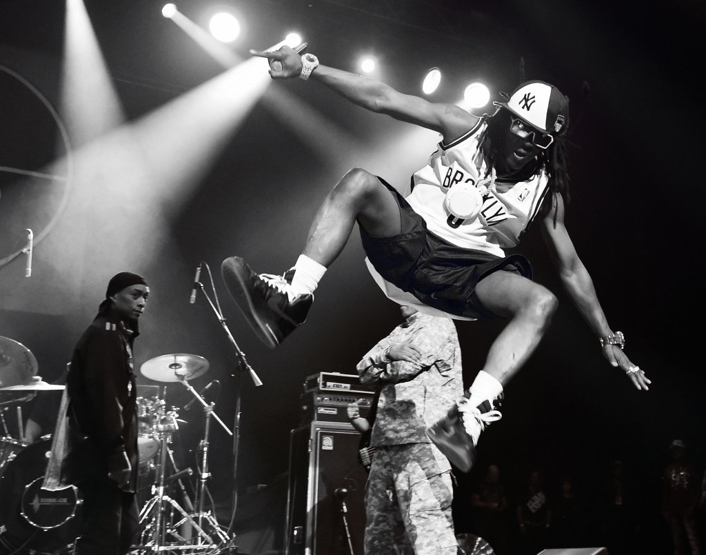 Public Enemy
Групата основана от Chuck D и Flavor Flav доби популярност със своите политически и социално ориентирани текстове и най-вече с критиката си към американските медии. Албумът им от 1988 г. “It Takes A Nation of Millions to Hold Us Back” постига огромен успех, като засяга проблемите в афроамериканската общност. Година по-късно излиза и сингълът “Fight the Power”, който и досега се счита за една от песните с най-голямо влияние в хип-хопа изобщо.