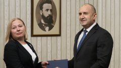 Формално мандатът беше връчен на Надежда Йорданова