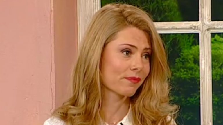 На мястото на Банова идва моделът Нора Шопова