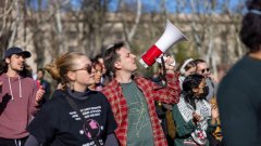 Разширяват проверките в профилите на кандидатите в социалните медии
